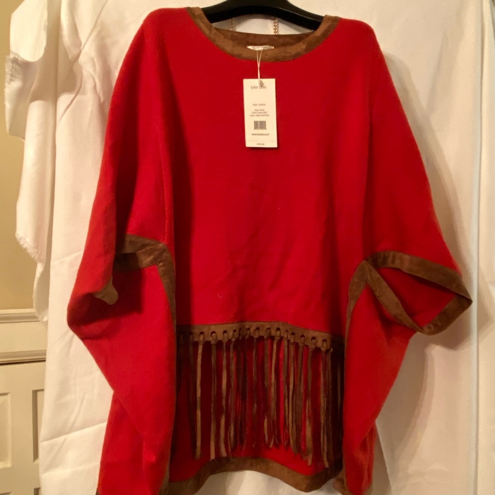 Fashion sweater with optional snaking purse.